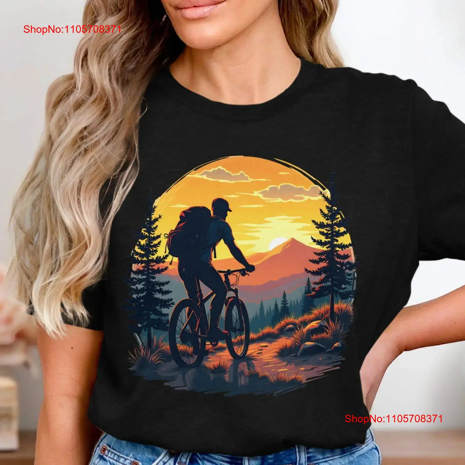 Outdoor Adventure At - サンセット時のマウンテンバイクに乗る Tシャツ セーター アウトドア アドベンチャー サイクリング